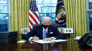 بايدن وقع قرار الاعتراف النهائي بمغربية الصحراء