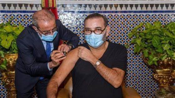 الملك محمد السادس يتلقى الجرعة الاولى من اللقاح المضاد لكورونا