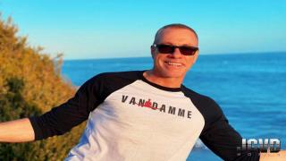 أزمور24 تيفي حاضرة اثناء تصوير فيلم الممثل العالمي Van-Damme*فيديو *
