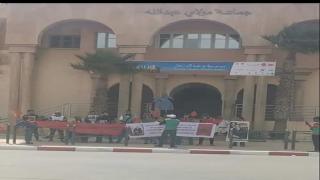 وقفة احتجاجية بجماعة مولاي عبدالله من أجل التشغيل تزامنا مع حفل الافتتاح الرسمي