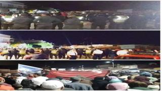 الازموريين يخرجون في وقفة للاحتجاج طوقها الامن حتى لا تتحول الى مسيرة